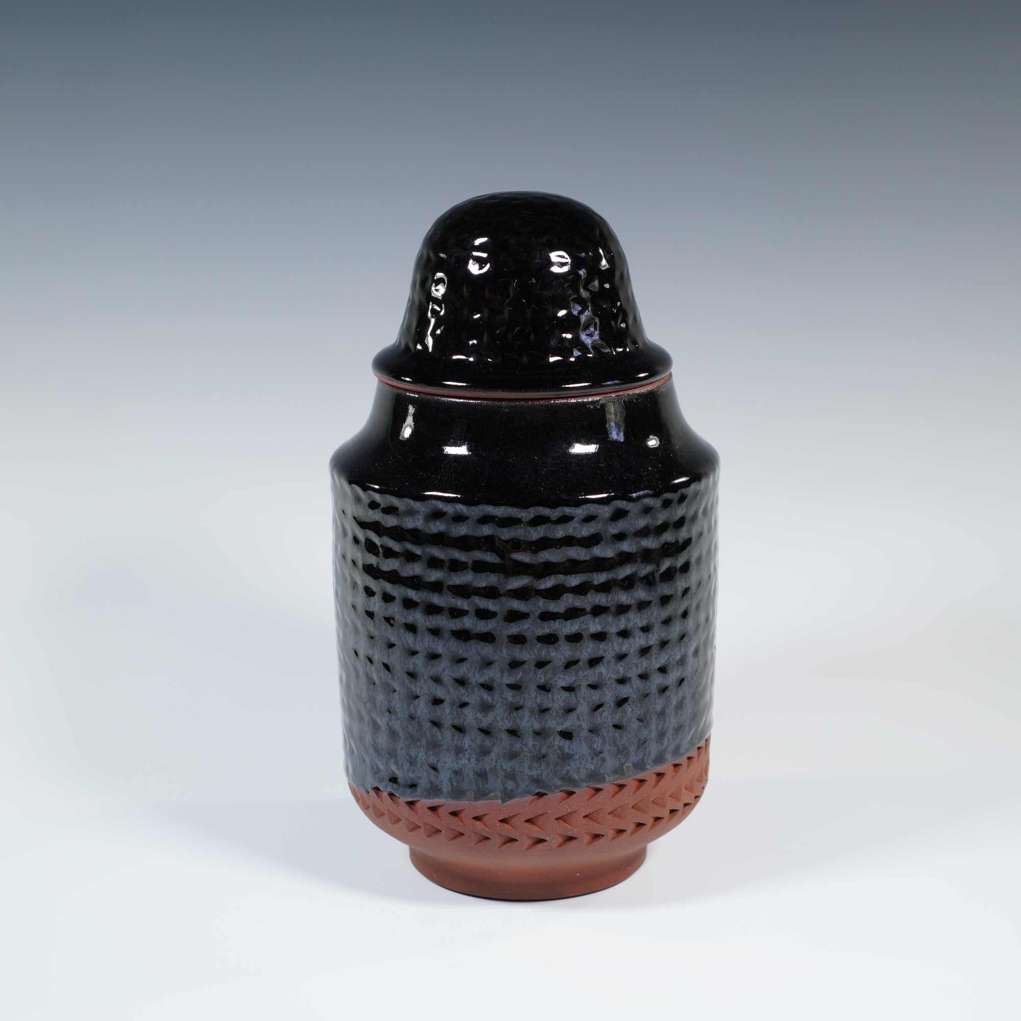 TEXTURED URN #10